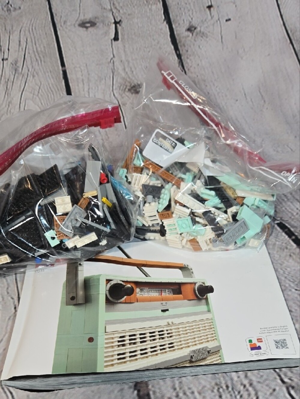 Lego Mint Green and Brown Retro Radio Set - Picture 4 of 5